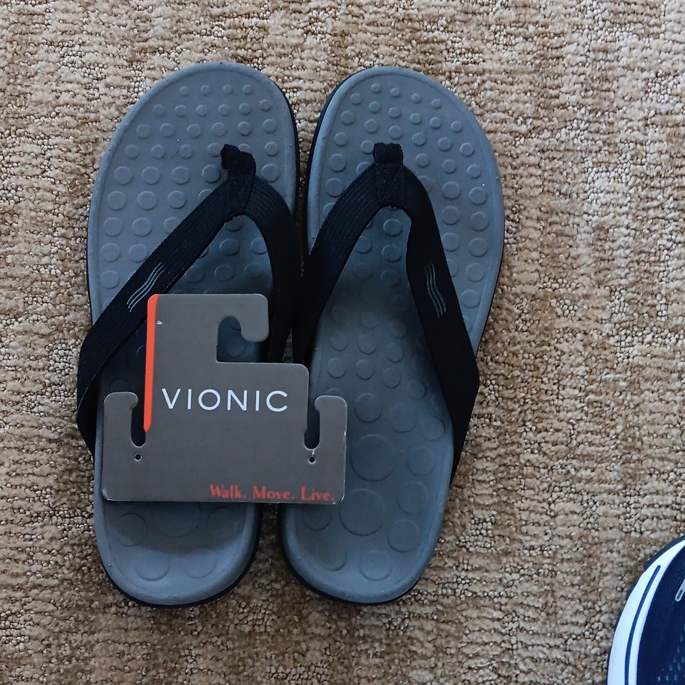 Vionic flip flops